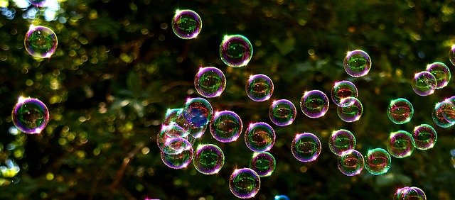 soap-bubbles-2417436_640